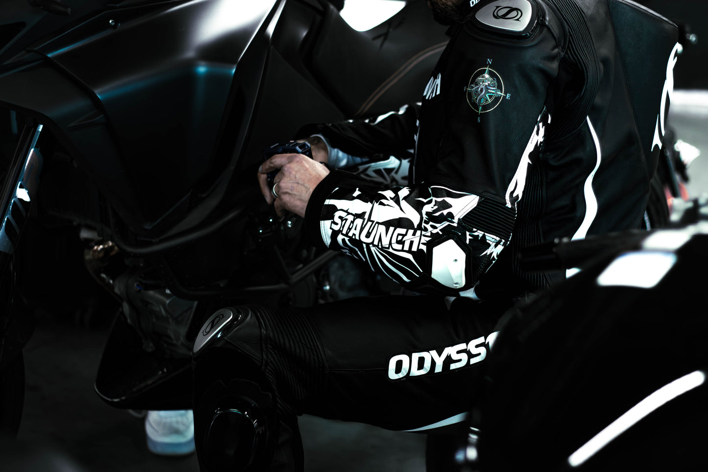 STAUNCH ODYSSEY // RACE DIVISION SUIT